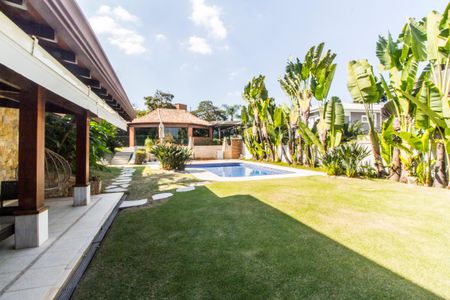 Casa de condomínio à venda com 1450m², 5 quartos e 3 vagas Casa de condomínio à venda com 1450m², 5 quartos e 3 vagasQuintal