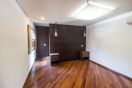 Casa de condomínio à venda com 1450m², 5 quartos e 3 vagas Casa de condomínio à venda com 1450m², 5 quartos e 3 vagasSuíte 5