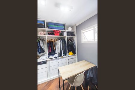 Casa de condomínio à venda com 695m², 5 quartos e 6 vagas Casa de condomínio à venda com 695m², 5 quartos e 6 vagasCloset da suíte 3