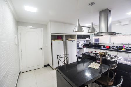 Casa de condomínio à venda com 695m², 5 quartos e 6 vagas Casa de condomínio à venda com 695m², 5 quartos e 6 vagasCozinha