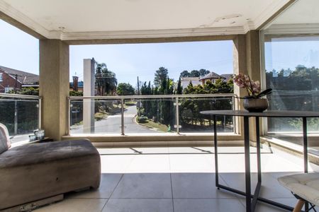 Casa de condomínio à venda com 695m², 5 quartos e 6 vagas Casa de condomínio à venda com 695m², 5 quartos e 6 vagasVaranda