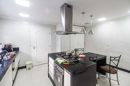 Casa de condomínio à venda com 695m², 5 quartos e 6 vagas Casa de condomínio à venda com 695m², 5 quartos e 6 vagasCozinha