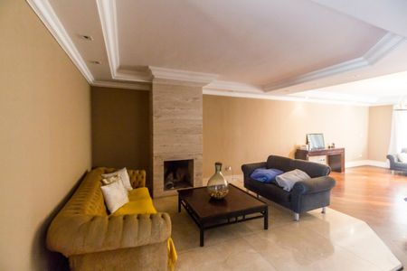 Casa de condomínio à venda com 695m², 5 quartos e 6 vagas Casa de condomínio à venda com 695m², 5 quartos e 6 vagasSala