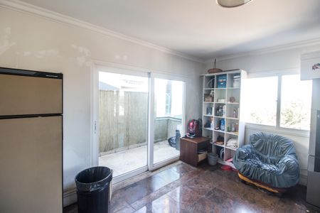 Casa de condomínio à venda com 695m², 5 quartos e 6 vagas Casa de condomínio à venda com 695m², 5 quartos e 6 vagasÁrea de Serviço