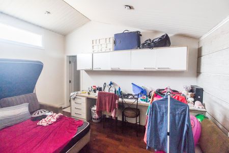 Casa de condomínio à venda com 695m², 5 quartos e 6 vagas Casa de condomínio à venda com 695m², 5 quartos e 6 vagasSótão