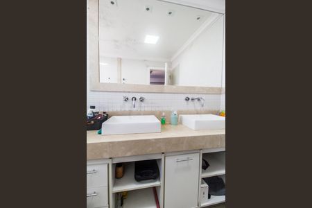 Casa de condomínio à venda com 695m², 5 quartos e 6 vagas Casa de condomínio à venda com 695m², 5 quartos e 6 vagasBanheiro da Suíte 3