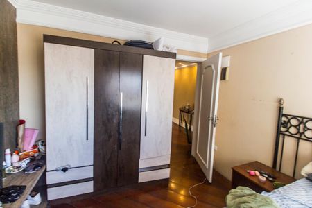 Casa de condomínio à venda com 695m², 5 quartos e 6 vagas Casa de condomínio à venda com 695m², 5 quartos e 6 vagasQuarto