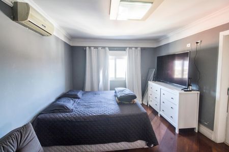 Casa de condomínio à venda com 695m², 5 quartos e 6 vagas Casa de condomínio à venda com 695m², 5 quartos e 6 vagasSuíte 3