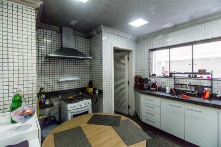 Casa de condomínio à venda com 695m², 5 quartos e 6 vagas Casa de condomínio à venda com 695m², 5 quartos e 6 vagasCozinha