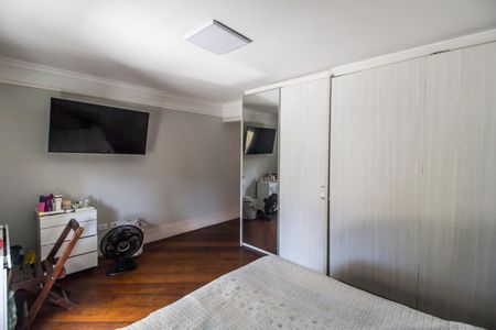 Casa de condomínio à venda com 695m², 5 quartos e 6 vagas Casa de condomínio à venda com 695m², 5 quartos e 6 vagasSuíte 1