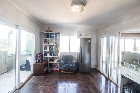 Casa de condomínio à venda com 695m², 5 quartos e 6 vagas Casa de condomínio à venda com 695m², 5 quartos e 6 vagasÁrea de Serviço