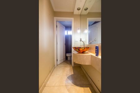 Casa de condomínio à venda com 695m², 5 quartos e 6 vagas Casa de condomínio à venda com 695m², 5 quartos e 6 vagasLavabo