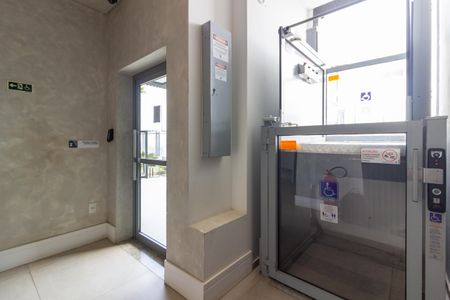 Apartamento à venda com 69m², 2 quartos e 1 vaga Apartamento à venda com 69m², 2 quartos e 1 vagaÁrea comum - Piscina