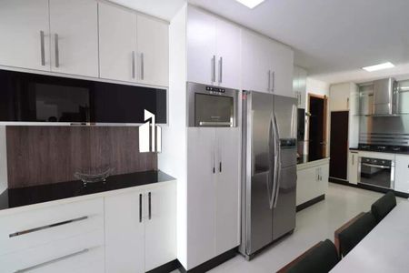 Apartamento à venda com 171m², 4 quartos e 3 vagas