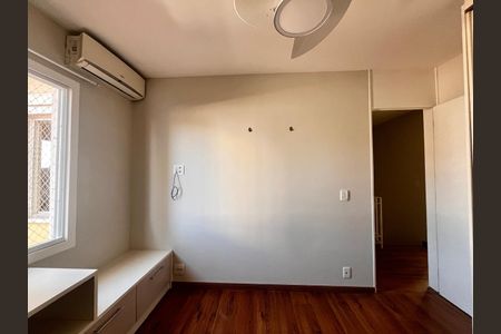 Casa de condomínio à venda com 123m², 3 quartos e 2 vagas Casa de condomínio à venda com 123m², 3 quartos e 2 vagasQuarto