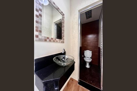 Casa de condomínio à venda com 123m², 3 quartos e 2 vagas Casa de condomínio à venda com 123m², 3 quartos e 2 vagasBanheiro de serviço