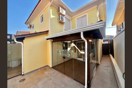 Casa de condomínio à venda com 123m², 3 quartos e 2 vagas Casa de condomínio à venda com 123m², 3 quartos e 2 vagasÁrea externa