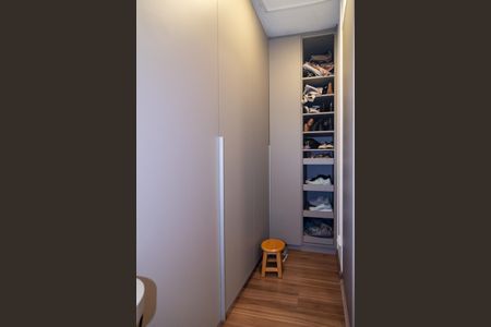 Apartamento à venda com 78m², 1 quarto e 2 vagas Apartamento à venda com 78m², 1 quarto e 2 vagasCloset da suíte