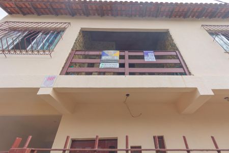 Casa à venda com 289m², 5 quartos e 3 vagas Casa à venda com 289m², 5 quartos e 3 vagasFachada