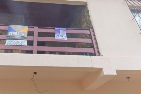 Casa à venda com 289m², 5 quartos e 3 vagas Casa à venda com 289m², 5 quartos e 3 vagasPlaca instalada