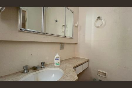 Apartamento para alugar com 178m², 3 quartos e 1 vaga Apartamento para alugar com 178m², 3 quartos e 1 vagaBanheiro da Suíte 1
