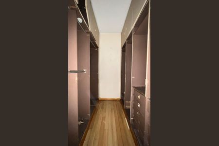 Apartamento para alugar com 178m², 3 quartos e 1 vaga Apartamento para alugar com 178m², 3 quartos e 1 vagaCloset da suíte 3