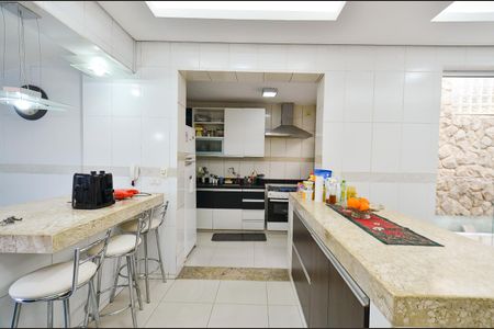 Casa à venda com 400m², 5 quartos e 2 vagasCozinha
