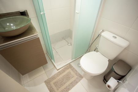 Apartamento à venda com 47m², 2 quartos e 1 vaga Apartamento à venda com 47m², 2 quartos e 1 vagaBanheiro Social