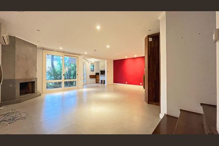 Casa de condomínio à venda com 177m², 3 quartos e 2 vagas Casa de condomínio à venda com 177m², 3 quartos e 2 vagasSala