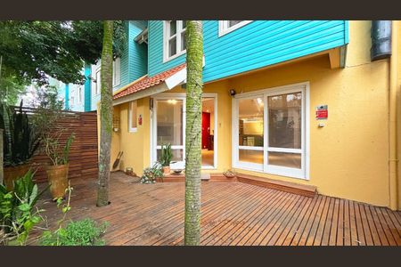 Casa de condomínio à venda com 177m², 3 quartos e 2 vagas Casa de condomínio à venda com 177m², 3 quartos e 2 vagasÁrea Externa