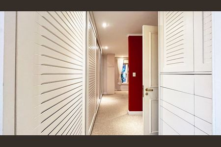 Casa de condomínio à venda com 177m², 3 quartos e 2 vagas Casa de condomínio à venda com 177m², 3 quartos e 2 vagasCorredor