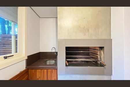 Casa de condomínio à venda com 177m², 3 quartos e 2 vagas Casa de condomínio à venda com 177m², 3 quartos e 2 vagasChurrasqueira