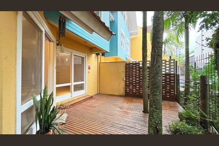 Casa de condomínio à venda com 177m², 3 quartos e 2 vagas Casa de condomínio à venda com 177m², 3 quartos e 2 vagasÁrea Externa