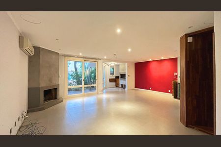 Casa de condomínio à venda com 177m², 3 quartos e 2 vagas Casa de condomínio à venda com 177m², 3 quartos e 2 vagasSala