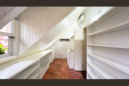 Casa de condomínio à venda com 177m², 3 quartos e 2 vagas Casa de condomínio à venda com 177m², 3 quartos e 2 vagasQuarto