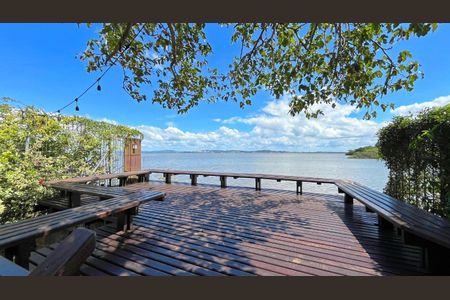 Casa de condomínio à venda com 177m², 3 quartos e 2 vagas Casa de condomínio à venda com 177m², 3 quartos e 2 vagasVista