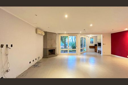 Casa de condomínio à venda com 177m², 3 quartos e 2 vagas Casa de condomínio à venda com 177m², 3 quartos e 2 vagasSala