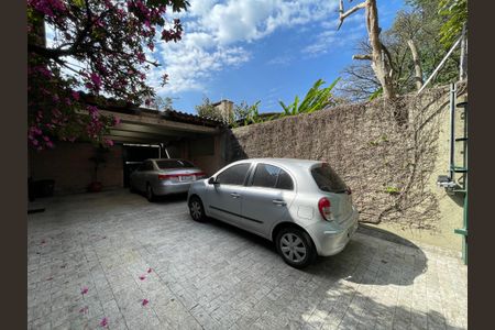 Casa à venda com 244m², 4 quartos e 4 vagas Casa à venda com 244m², 4 quartos e 4 vagasGaragem