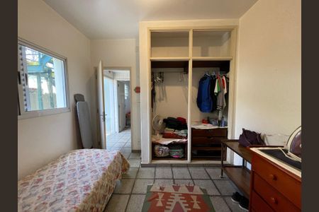 Casa à venda com 244m², 4 quartos e 4 vagas Casa à venda com 244m², 4 quartos e 4 vagasQuarto 5