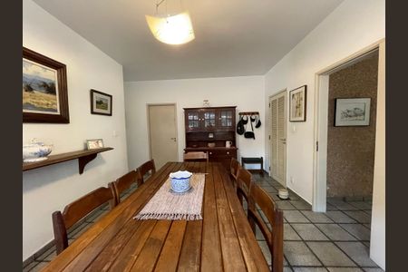 Casa à venda com 244m², 4 quartos e 4 vagas Casa à venda com 244m², 4 quartos e 4 vagasSala de Jantar