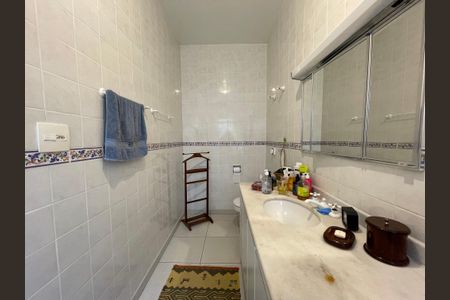 Casa à venda com 244m², 4 quartos e 4 vagas Casa à venda com 244m², 4 quartos e 4 vagasBanheiro 1