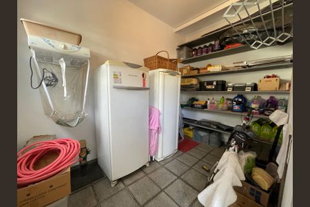 Casa à venda com 244m², 4 quartos e 4 vagas Casa à venda com 244m², 4 quartos e 4 vagasDespensa