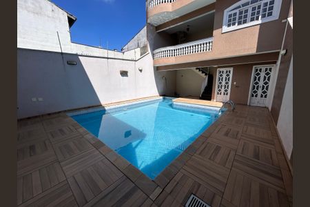 Casa à venda com 250m², 3 quartos e 3 vagas Casa à venda com 250m², 3 quartos e 3 vagasPiscina