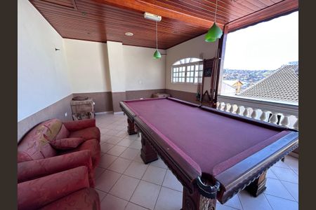 Casa à venda com 250m², 3 quartos e 3 vagas Casa à venda com 250m², 3 quartos e 3 vagasÁrea comum