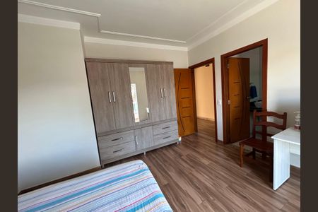Casa à venda com 250m², 3 quartos e 3 vagas Casa à venda com 250m², 3 quartos e 3 vagasSuíte