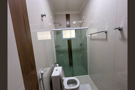Casa à venda com 250m², 3 quartos e 3 vagas Casa à venda com 250m², 3 quartos e 3 vagasBanheiro 1