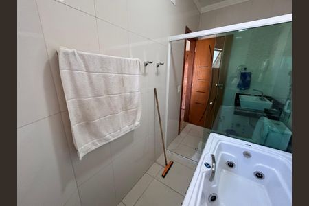 Casa à venda com 250m², 3 quartos e 3 vagas Casa à venda com 250m², 3 quartos e 3 vagasBanheiro da Suíte