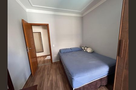 Casa à venda com 250m², 3 quartos e 3 vagas Casa à venda com 250m², 3 quartos e 3 vagasQuarto 1