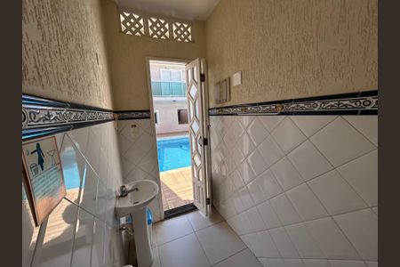 Casa à venda com 250m², 3 quartos e 3 vagas Casa à venda com 250m², 3 quartos e 3 vagasBanheiro 4