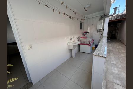 Casa à venda com 250m², 3 quartos e 3 vagas Casa à venda com 250m², 3 quartos e 3 vagasÁrea de Serviço